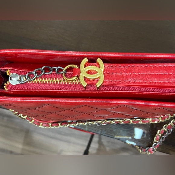 CHANEL Gabrielle Hobo Bag in Red - Picture 5 of 6